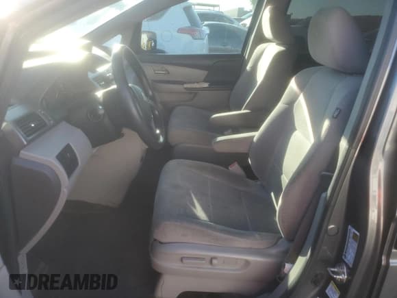 ✅ 2013 Honda Odyssey LX • VIN: 5FNRL5H20DB039065 • Лот: 85134445. Опубликован ранее на Copart с пробегом 165 751 миль. Бесплатный доступ к архиву аукционных продаж из США и подробный отчёт об истории автомобиля на DreamBid. Изображение 7.