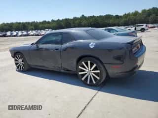 2019 Dodge Challenger SXT z VIN 2C3CDZAG5KH701900, wystawiony jako Copart lot #70775285 z przebiegiem 142 357 mil mil oraz Szkoda całkowita • Salvage title. Historia ofert i sprzedaży dostępna na DreamBid. Obrazek 2.