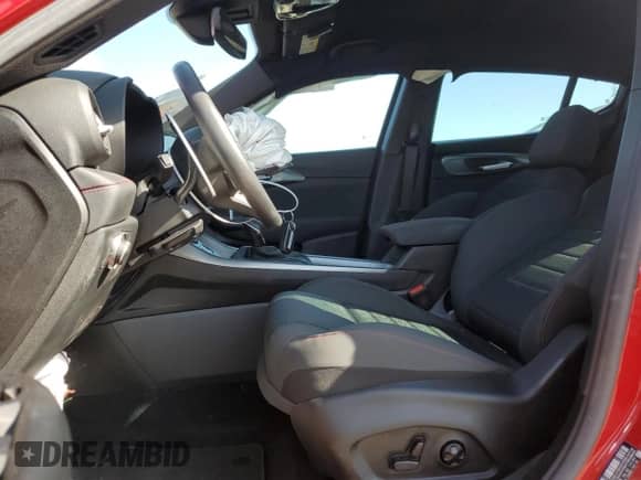 2024 Dodge Hornet R/T z VIN ZACPDFCW6R3A19821, wystawiony jako Copart lot #53829735 z przebiegiem 8 471 mil mil oraz Szkoda całkowita • Salvage title. Historia ofert i sprzedaży dostępna na DreamBid. Obrazek 7.