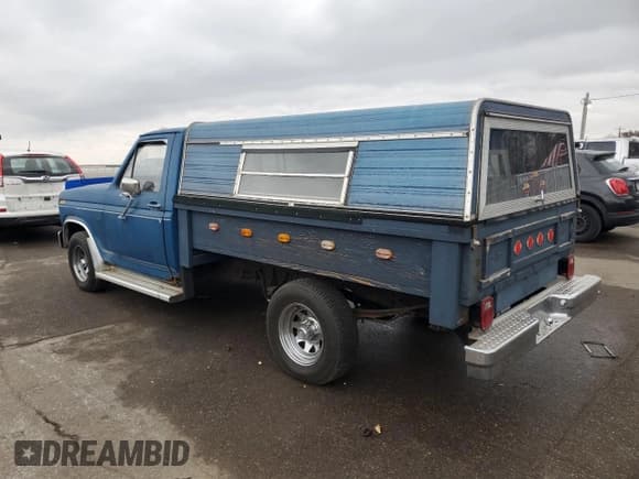 ✅ 1984 Ford F-150 • VIN: 1FTCF15FXEPA40938 • Lot: 93166685. Wystawiony na Copart z przebiegiem 77 541 mil. Bezpłatny archiwum sprzedaży aukcyjnych z USA i szczegółowy raport historii pojazdu na DreamBid. Zdjęcie 2.