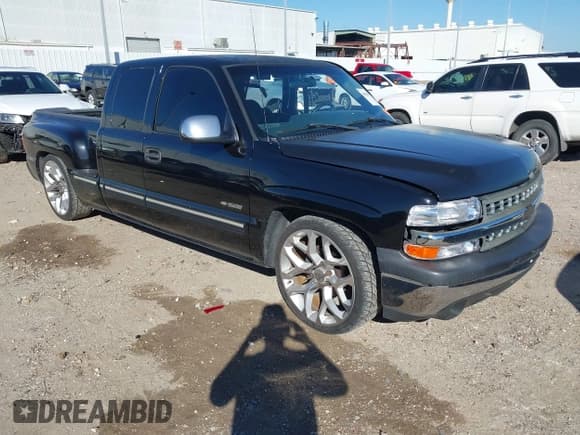✅ 2001 Chevrolet Silverado 1500 LS • VIN: 2GCEC19VX11142637 • Lot: 43633573. Listed on IAAI with 232,476 mi. Free auction sales archive from the USA and detailed vehicle history report at DreamBid. Image 1.