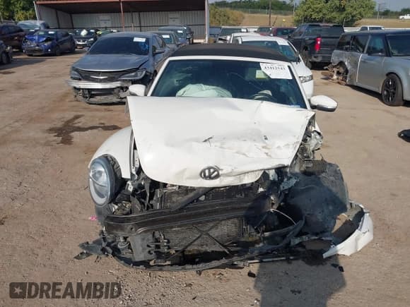 ✅ 2013 Volkswagen Beetle 2.5L • VIN: 3VW5X7AT0DM803667 • Lot: 43412543. Wystawiony na IAAI z przebiegiem Nie podano. Bezpłatny archiwum sprzedaży aukcyjnych z USA i szczegółowy raport historii pojazdu na DreamBid. Zdjęcie 12.