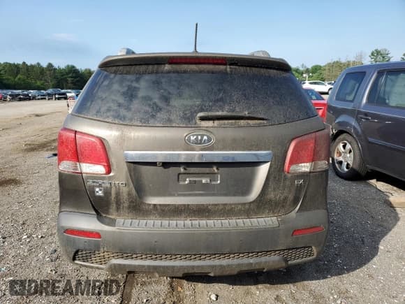 ✅ 2013 Kia Sorento EX • VIN: 5XYKUDA64DG401686 • Лот: 62184205. Опубликован ранее на Copart с пробегом Не указан. Бесплатный доступ к архиву аукционных продаж из США и подробный отчёт об истории автомобиля на DreamBid. Изображение 6.