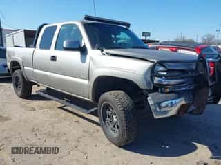 2000 Chevrolet Silverado 2500 LT z VIN 1GCGK29U1YE263011, wystawiony jako IAAI lot #41634632 z przebiegiem 179 346 mil mil oraz . Historia ofert i sprzedaży dostępna na DreamBid. Obrazek 1.