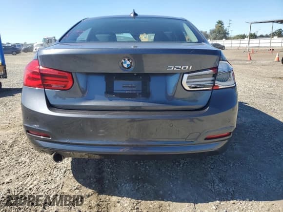 ✅ 2018 BMW 3 Series 320i • VIN: WBA8E1G5XJNU89018 • Lot: 82542665. Listed on Copart with 46,125 mi. Free auction sales archive from the USA and detailed vehicle history report at DreamBid. Image 6.
