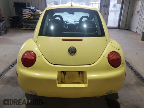 ✅ 2002 Volkswagen Beetle GLS • VIN: 3VWCK21CX2M400849 • Лот: 84006935. Опубликован ранее на Copart с пробегом 232 990 миль. Бесплатный доступ к архиву аукционных продаж из США и подробный отчёт об истории автомобиля на DreamBid. Изображение 6.