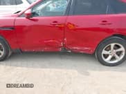 ✅ 2019 Jaguar F-Pace 25t Premium • VIN: SADCJ2FX4KA354390 • Lot: 42384285. Wystawiony na IAAI z przebiegiem 113 061 mil. Bezpłatny archiwum sprzedaży aukcyjnych z USA i szczegółowy raport historii pojazdu na DreamBid. Zdjęcie 6.