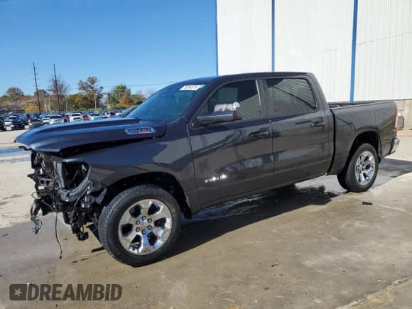 2021 Ram 1500 Big Horn z VIN 1C6SRFFM3MN822447, wystawiony jako Copart lot #78264574 z przebiegiem 96 670 mil mil oraz Szkoda całkowita • Salvage title. Historia ofert i sprzedaży dostępna na DreamBid. Obrazek 1.