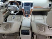 ✅ 2009 Cadillac STS RWD • VIN: 1G6DZ67A690171148 • Lot: 70279324. Wystawiony na Copart z przebiegiem 63 345 mil. Bezpłatny archiwum sprzedaży aukcyjnych z USA i szczegółowy raport historii pojazdu na DreamBid. Zdjęcie 8.