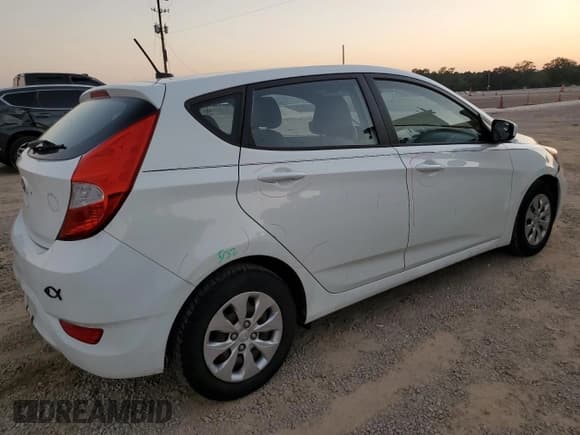✅ 2016 Hyundai Accent SE • VIN: KMHCT5AE9GU242165 • Лот: 71990034. Опубликован ранее на Copart с пробегом 103 974 миль. Бесплатный доступ к архиву аукционных продаж из США и подробный отчёт об истории автомобиля на DreamBid. Изображение 3.