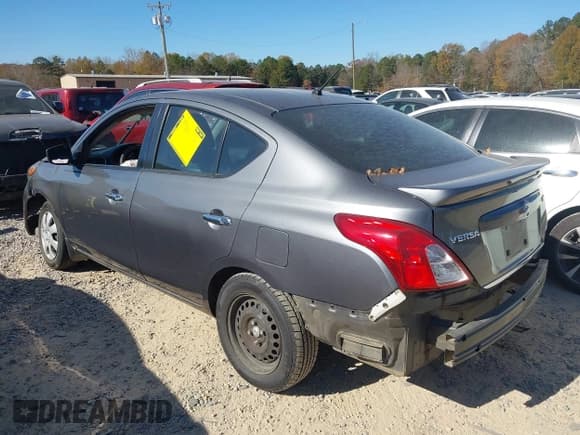 ✅ 2018 Nissan Versa SV • VIN: 3N1CN7AP1JL858958 • Lot: 43698876. Listed on IAAI with 119,827 mi. Free auction sales archive from the USA and detailed vehicle history report at DreamBid. Image 3.