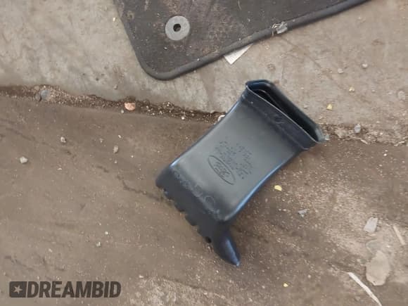 ✅ 2013 Ford C-Max SEL • VIN: 1FADP5CU1DL530027 • Lot: 41896429. Wystawiony na IAAI z przebiegiem 179 581 mil. Bezpłatny archiwum sprzedaży aukcyjnych z USA i szczegółowy raport historii pojazdu na DreamBid. Zdjęcie 12.