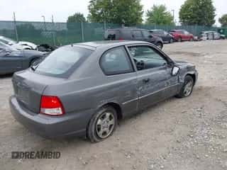 2001 Hyundai Accent GS z VIN KMHCG35CX1U084668, wystawiony jako IAAI lot #42901263 z przebiegiem 129 889 mil mil oraz . Historia ofert i sprzedaży dostępna na DreamBid. Obrazek 4.