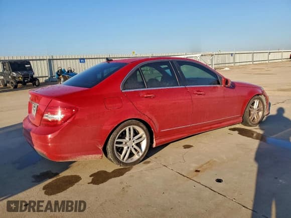 ✅ 2013 Mercedes-Benz C 250 Sport • VIN: WDDGF4HB8DR246957 • Lot: 95279325. Wystawiony na Copart z przebiegiem 166 163 mil. Bezpłatny archiwum sprzedaży aukcyjnych z USA i szczegółowy raport historii pojazdu na DreamBid. Zdjęcie 3.