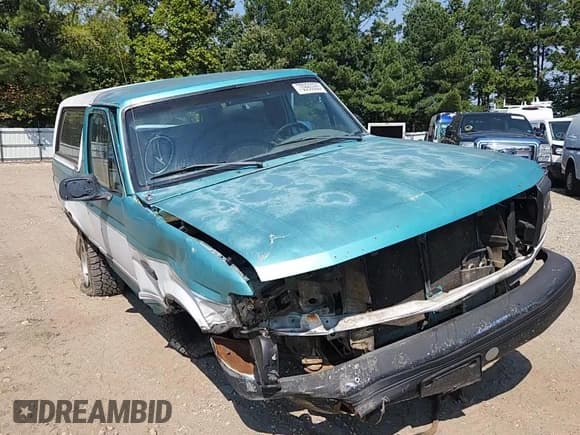 ✅ 1995 Ford Bronco Eddie Bauer • VIN: 1FMEU15N0SLA42587 • Lot: 70990065. Listed on Copart with 243,614 mi. Free auction sales archive from the USA and detailed vehicle history report at DreamBid. Image 15.