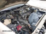 ✅ 1997 Ford Crown Victoria LX • VIN: 2FALP74WXVX141057 • Lot: 42945107. Wystawiony na IAAI z przebiegiem 182 749 mil. Bezpłatny archiwum sprzedaży aukcyjnych z USA i szczegółowy raport historii pojazdu na DreamBid. Zdjęcie 12.