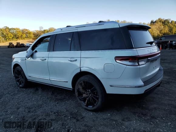 ✅ 2023 Lincoln Navigator Reserve • VIN: 5LMJJ2LGXPEL09907 • Lot: 86465205. Listed on Copart with 14,282 mi. Free auction sales archive from the USA and detailed vehicle history report at DreamBid. Image 2.