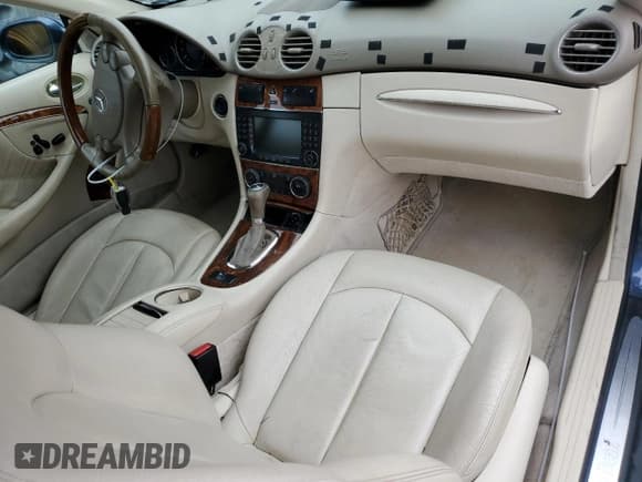 ✅ 2007 Mercedes-Benz CLK 350 • VIN: WDBTK56F87T083880 • Lot: 53689374. Wystawiony na Copart z przebiegiem 81 596 mil. Bezpłatny archiwum sprzedaży aukcyjnych z USA i szczegółowy raport historii pojazdu na DreamBid. Zdjęcie 8.