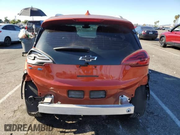 2020 Chevrolet Bolt EV Premier z VIN 1G1FZ6S00L4121276, wystawiony jako Copart lot #77810823 z przebiegiem 37 406 mil mil oraz . Historia ofert i sprzedaży dostępna na DreamBid. Obrazek 6.