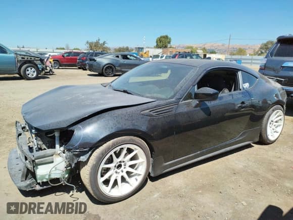 ✅ 2018 Subaru BRZ Premium • VIN: JF1ZCAB16J9602172 • Lot: 70496444. Wystawiony na Copart z przebiegiem 101 681 mil. Bezpłatny archiwum sprzedaży aukcyjnych z USA i szczegółowy raport historii pojazdu na DreamBid. Zdjęcie 1.