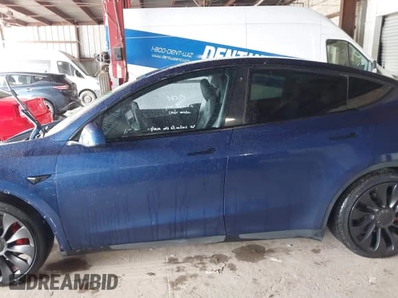 ✅ 2023 Tesla Model Y Performance • VIN: 7SAYGDEF9PF709592 • Lot: 43783450. Wystawiony na IAAI z przebiegiem 79 242 mil. Bezpłatny archiwum sprzedaży aukcyjnych z USA i szczegółowy raport historii pojazdu na DreamBid. Zdjęcie 14.