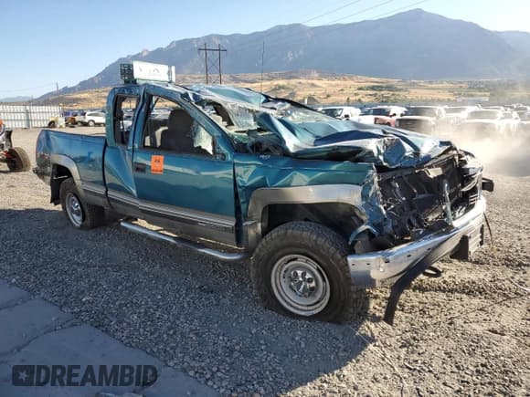 ✅ 1998 GMC Sierra 2500 • VIN: 1GTGK29RXWE507912 • Lot: 67655674. Wystawiony na Copart z przebiegiem 165 538 mil. Bezpłatny archiwum sprzedaży aukcyjnych z USA i szczegółowy raport historii pojazdu na DreamBid. Zdjęcie 4.