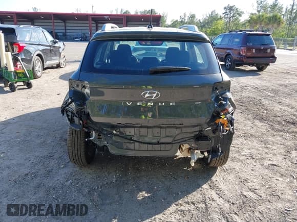 ✅ 2024 Hyundai Venue SEL • VIN: KMHRC8A31RU306499 • Lot: 41536798. Listed on IAAI with 1,838 mi. Free auction sales archive from the USA and detailed vehicle history report at DreamBid. Image 6.