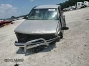 ✅ 1998 GMC Sierra 1500 • VIN: 2GTEK19R7W1505120 • Лот: 71555485. Опубликован ранее на Copart с пробегом Не указан. Бесплатный доступ к архиву аукционных продаж из США и подробный отчёт об истории автомобиля на DreamBid. Изображение 13.