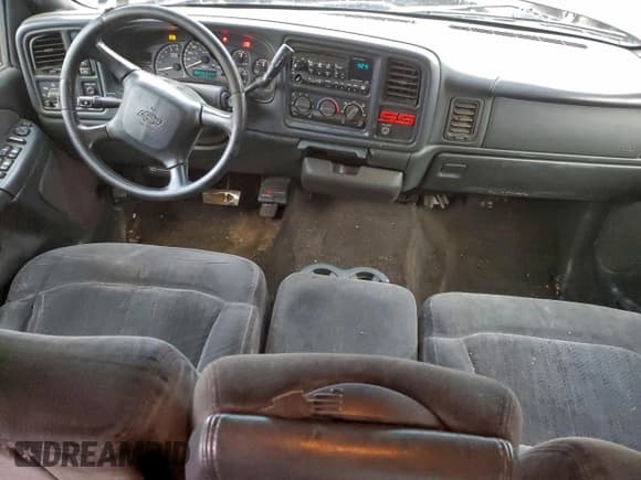 ✅ 2002 Chevrolet Silverado 2500HD LT • VIN: 1GCHK23U32F240456 • Lot: 94563735. Wystawiony na Copart z przebiegiem 348 764 mil. Bezpłatny archiwum sprzedaży aukcyjnych z USA i szczegółowy raport historii pojazdu na DreamBid. Zdjęcie 8.