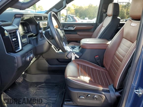 ✅ 2024 GMC Sierra 2500HD Denali Ultimate • VIN: 1GT19XEYXRF266928 • Lot: 90368095. Wystawiony na Copart z przebiegiem 25 632 mil. Bezpłatny archiwum sprzedaży aukcyjnych z USA i szczegółowy raport historii pojazdu na DreamBid. Zdjęcie 7.