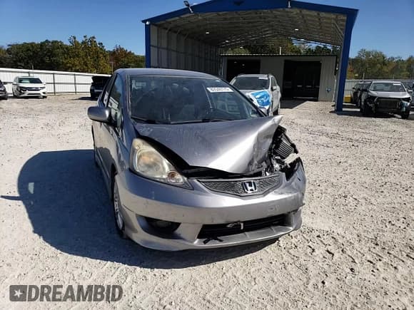 ✅ 2009 Honda Fit Sport • VIN: JHMGE88499S017496 • Лот: 89548175. Опубликован ранее на Copart с пробегом 192 990 миль. Бесплатный доступ к архиву аукционных продаж из США и подробный отчёт об истории автомобиля на DreamBid. Изображение 14.
