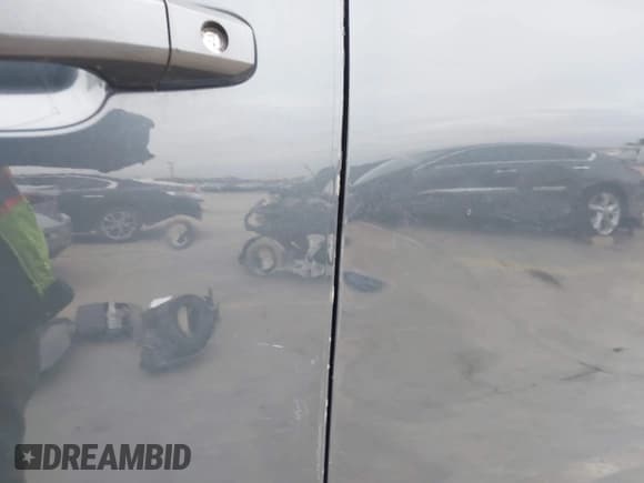 ✅ 2019 Chevrolet Tahoe LT • VIN: 1GNSCBKC8KR366460 • Lot: 41384327. Wystawiony na IAAI z przebiegiem 76 861 mil. Bezpłatny archiwum sprzedaży aukcyjnych z USA i szczegółowy raport historii pojazdu na DreamBid. Zdjęcie 20.