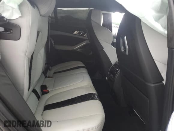 ✅ 2025 BMW X6 M • VIN: 5YM23ET04S9W25399 • Лот: 61007855. Опубликован ранее на Copart с пробегом Не указан. Бесплатный доступ к архиву аукционных продаж из США и подробный отчёт об истории автомобиля на DreamBid. Изображение 10.