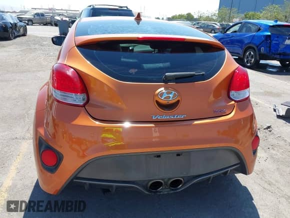 2016 Hyundai Veloster Turbo z VIN KMHTC6AE4GU304061, wystawiony jako IAAI lot #43090238 z przebiegiem 93 737 mil mil oraz . Historia ofert i sprzedaży dostępna na DreamBid. Obrazek 17.