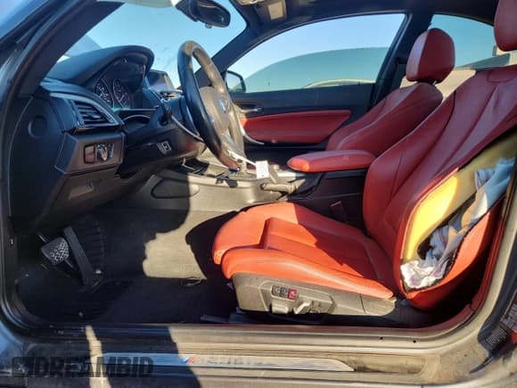 ✅ 2016 BMW 2 Series M235i xDrive • VIN: WBA1J9C57GV696475 • Lot: 89886145. Wystawiony na Copart z przebiegiem Nie podano. Bezpłatny archiwum sprzedaży aukcyjnych z USA i szczegółowy raport historii pojazdu na DreamBid. Zdjęcie 7.