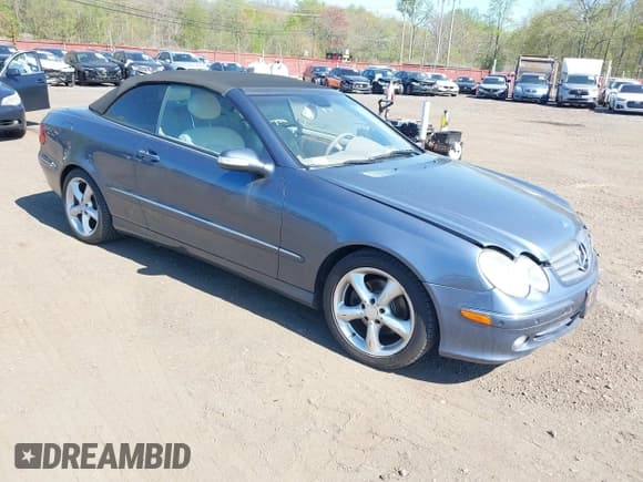 ✅ 2005 Mercedes-Benz CLK 320 • VIN: WDBTK65GX5T044205 • Lot: 42136941. Listed on IAAI with 201,565 mi. Free auction sales archive from the USA and detailed vehicle history report at DreamBid. Image 1.