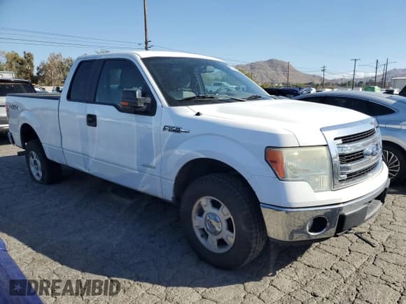 ✅ 2014 Ford F-150 XL • VIN: 1FTFX1ET4EKF77611 • Lot: 82634155. Listed on Copart with 227,383 mi. Free auction sales archive from the USA and detailed vehicle history report at DreamBid. Image 4.