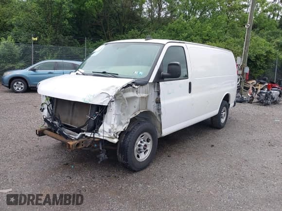 ✅ 2018 GMC Savana Cargo • VIN: 1GTW7AFG5J1177431 • Lot: 42223377. Wystawiony na IAAI z przebiegiem 59 450 mil. Bezpłatny archiwum sprzedaży aukcyjnych z USA i szczegółowy raport historii pojazdu na DreamBid. Zdjęcie 2.