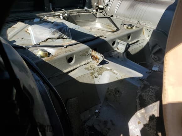 ✅ 1984 Porsche 928 • VIN: WP0JB0929ES860736 • Lot: 63927165. Wystawiony na Copart z przebiegiem 125 989 mil. Bezpłatny archiwum sprzedaży aukcyjnych z USA i szczegółowy raport historii pojazdu na DreamBid. Zdjęcie 10.