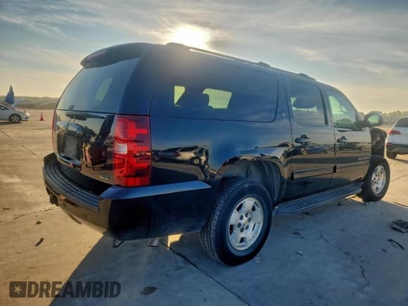 ✅ 2011 Chevrolet Suburban LT • VIN: 1GNSKJE3XBR312022 • Lot: 95252615. Listed on Copart with 192,092 mi. Free auction sales archive from the USA and detailed vehicle history report at DreamBid. Image 3.