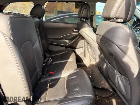 ✅ 2017 Hyundai Santa Fe SE • VIN: KM8SNDHF6HU224058 • Lot: 92270305. Listed on Copart with 142,941 mi. Free auction sales archive from the USA and detailed vehicle history report at DreamBid. Image 6.