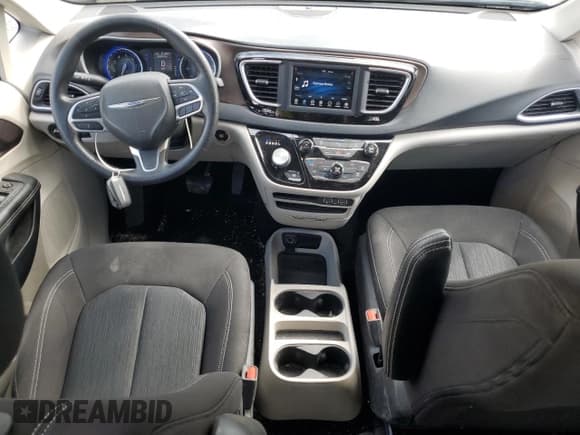 ✅ 2021 Chrysler Voyager LX • VIN: 2C4RC1CG5MR580015 • Лот: 83925725. Опубликован ранее на Copart с пробегом 92 817 миль. Бесплатный доступ к архиву аукционных продаж из США и подробный отчёт об истории автомобиля на DreamBid. Изображение 8.