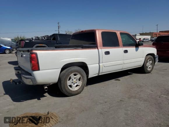 ✅ 2006 Chevrolet Silverado 1500 LT1 • VIN: 2GCEC13T561138400 • Лот: 75728854. Опубликован ранее на Copart с пробегом 243 878 миль. Бесплатный доступ к архиву аукционных продаж из США и подробный отчёт об истории автомобиля на DreamBid. Изображение 3.