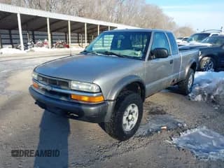✅ 2001 Chevrolet S-10 LS ZR2 • VIN: 1GCCT19W018242632 • Лот: 41334261. Опубликован ранее на IAAI с пробегом 189 527 миль. Бесплатный доступ к архиву аукционных продаж из США и подробный отчёт об истории автомобиля на DreamBid. Изображение 2.