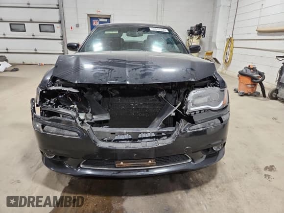 ✅ 2014 Chrysler 300 S • VIN: 2C3CCAGG9EH201481 • Lot: 93637235. Wystawiony na Copart z przebiegiem 174 294 mil. Bezpłatny archiwum sprzedaży aukcyjnych z USA i szczegółowy raport historii pojazdu na DreamBid. Zdjęcie 5.