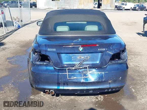 ✅ 2010 BMW 1 Series 128i • VIN: WBAUN1C59AVH81847 • Lot: 40496951. Listed on IAAI with 148,463 mi. Free auction sales archive from the USA and detailed vehicle history report at DreamBid. Image 17.