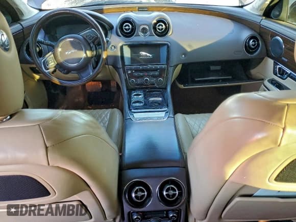 ✅ 2016 Jaguar XJ Portfolio • VIN: SAJWJ2GD3G8V99663 • Lot: 96608005. Wystawiony na Copart z przebiegiem 92 910 mil. Bezpłatny archiwum sprzedaży aukcyjnych z USA i szczegółowy raport historii pojazdu na DreamBid. Zdjęcie 8.