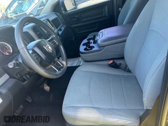 ✅ 2018 Ram 1500 Tradesman • VIN: 1C6RR6FT8JS304918 • Лот: 90131185. Опубликован ранее на Copart с пробегом 131 371 миль. Бесплатный доступ к архиву аукционных продаж из США и подробный отчёт об истории автомобиля на DreamBid. Изображение 14.