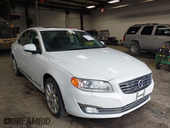 ✅ 2015 Volvo S80 T6 Platinum • VIN: YV1902MM0F1191397 • Лот: 42078672. Опубликован ранее на IAAI с пробегом 63 718 миль. Бесплатный доступ к архиву аукционных продаж из США и подробный отчёт об истории автомобиля на DreamBid. Изображение 1.