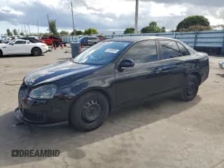 ✅ 2009 Volkswagen Jetta S • VIN: 3VWJM71K19M121600 • Lot: 81466545. Wystawiony na Copart z przebiegiem 93 962 mil. Bezpłatny archiwum sprzedaży aukcyjnych z USA i szczegółowy raport historii pojazdu na DreamBid. Zdjęcie 1.